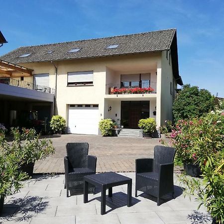 Wein-Und Gaestehaus Alfons Bollig Trittenheim Exterior photo