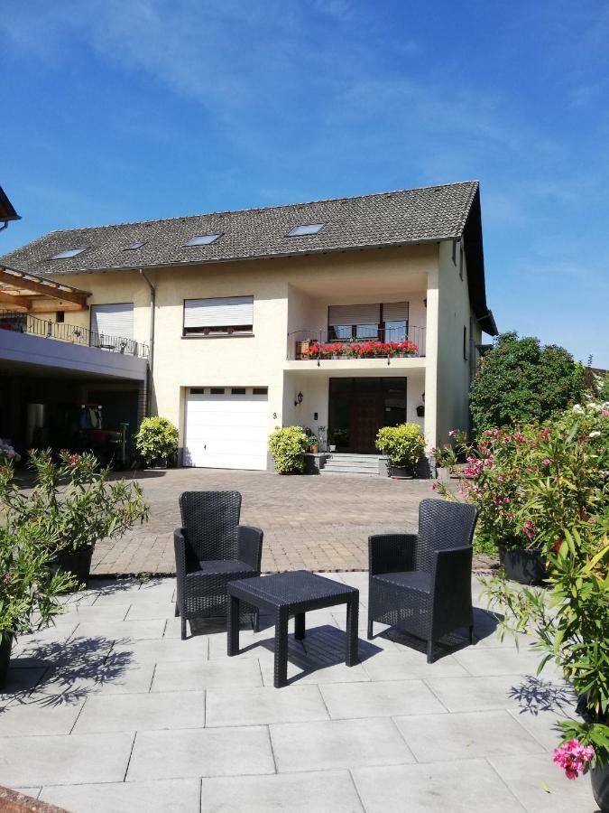 Wein-Und Gaestehaus Alfons Bollig Trittenheim Exterior photo